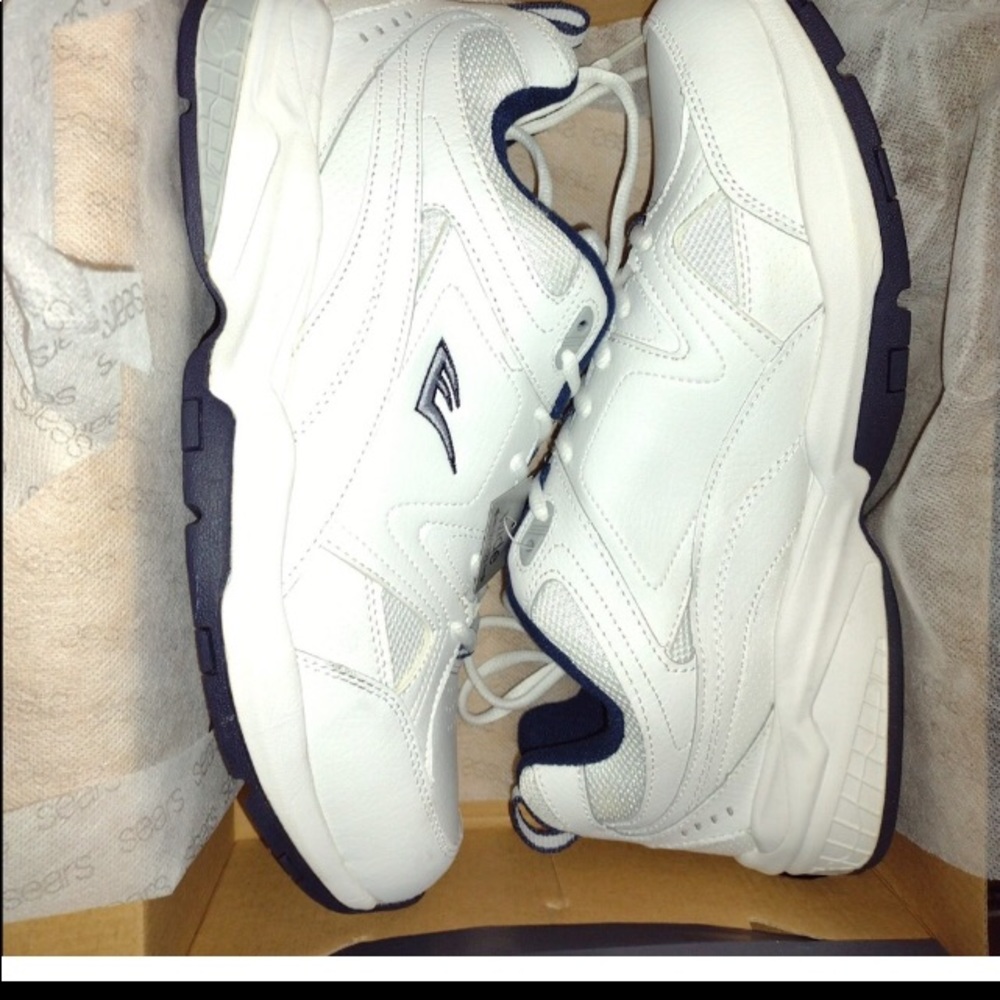 Everlast shoes size 13